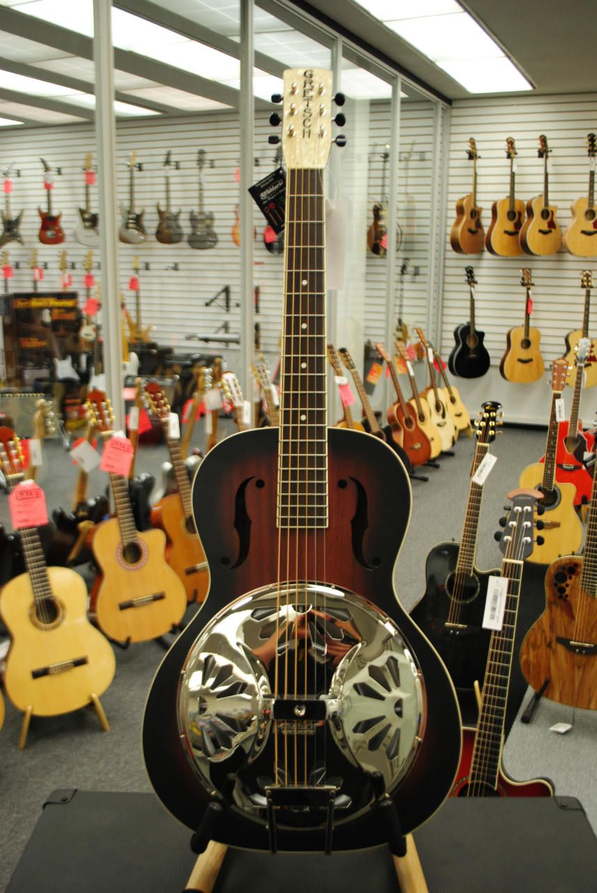  G9220 Bobtail Round Neck Acoustic/Electric Resonator 2 Tone Sunburst