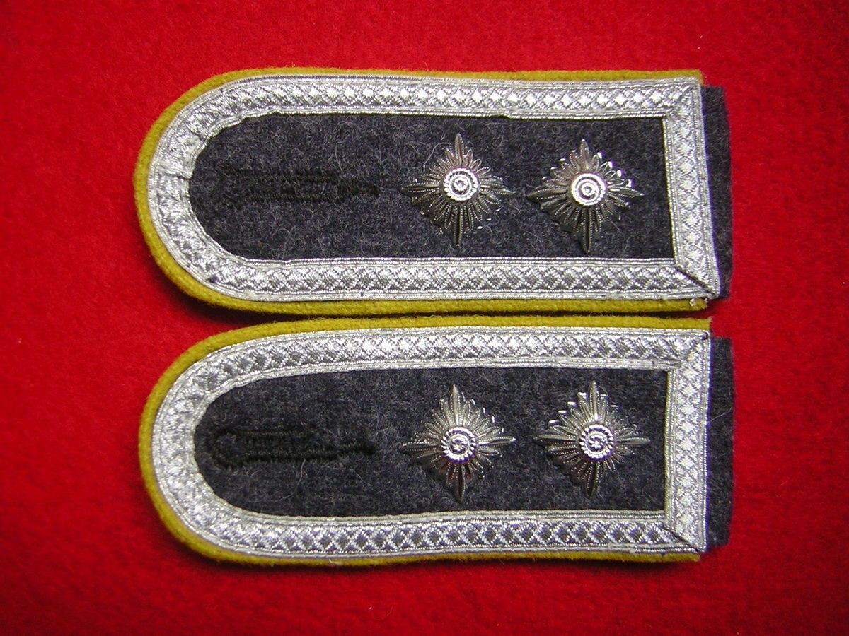 GERMAN WW2 SHOULDER BOARDS LUFTWAFFE 2 PIPS DUNKEN BLAU BACKING