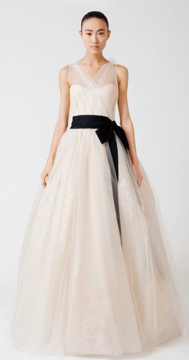 Vera Wang   Emmeline (bridal dress from Fall 2010)    NEW