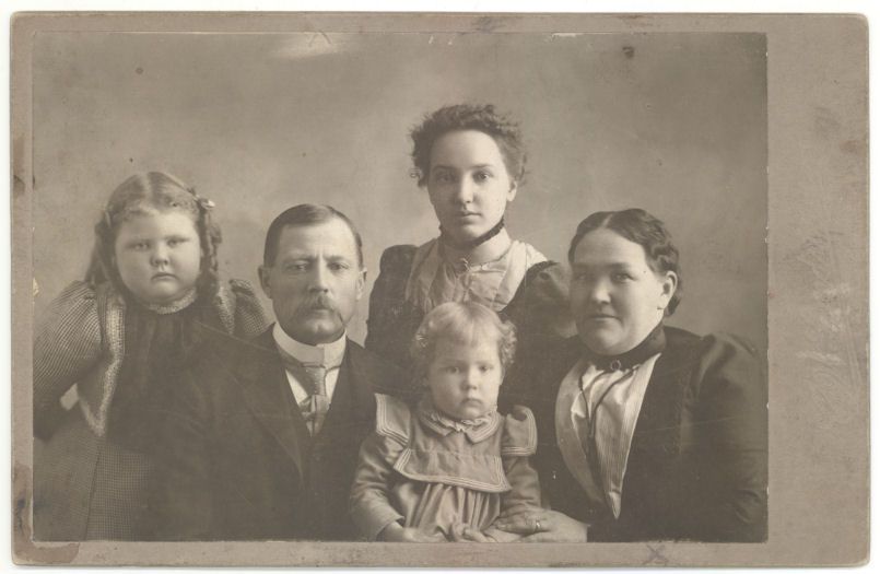 G07 691 Adolph Erickson, Ida Erickson, Adeline, Ruth, Hilma   Moline