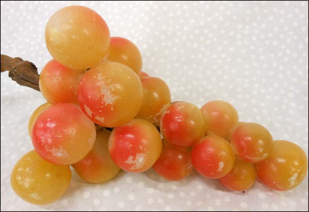 This is great set of Painted Alabaster Grapes . Carved to graduating