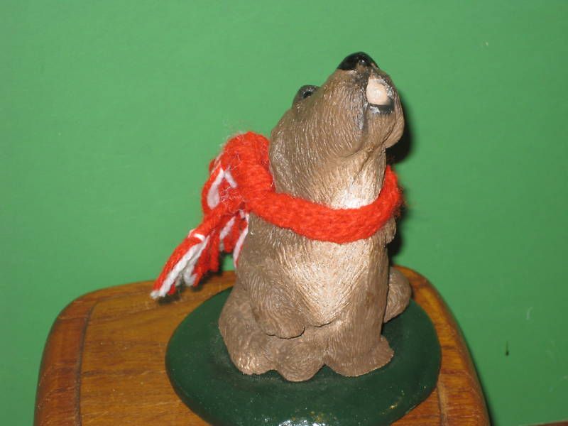 Byers Choice 1986 1st yr of Issue Hound with Paw in Air