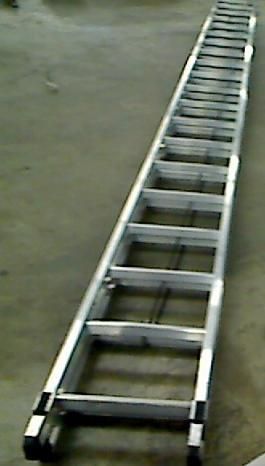  300 Pound Duty Rating Aluminum Flat D Rung Extension Ladder 40