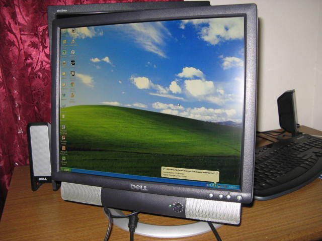  Dell LCD Flat Screen Desktop Computer Monitor with Speaker Bar