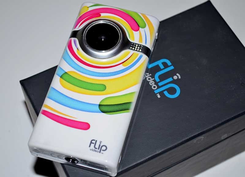 this is a near new flip mino video camera 2gb excellent condition was