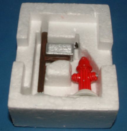 Dept 56 51322 Snow Village Fire Hydrant and Mailbox