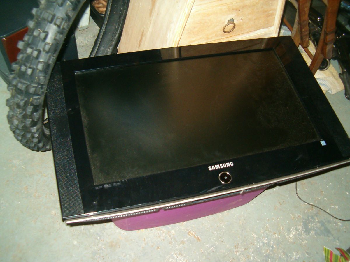 Samsung CN T2842H Flat Screen TV for Parts Repair