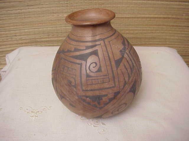 Vintage Mexican Pottery pot Vase by Manuel Olivas Mata Ortiz