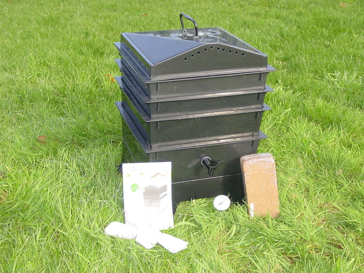  3 Worm Compost Bin with Free Thermometer Black