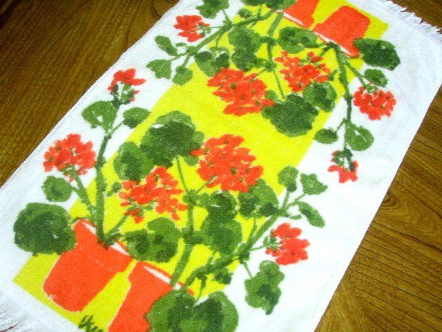  Tea Towel Orange Red Geraniums Green Pots Excellent w Tag SGD