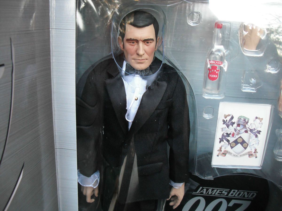 James Bond SIDESHOW 12 GEORGE LAZENBY 007 LEGACY BLACK TUXEDO LIMITED