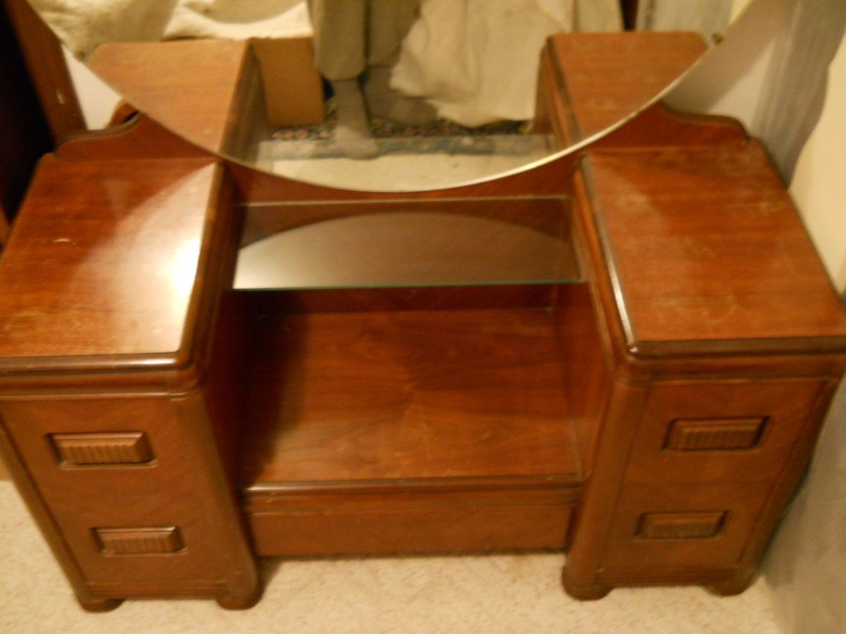  Vintage Huntley Furniture Vanity Make Up