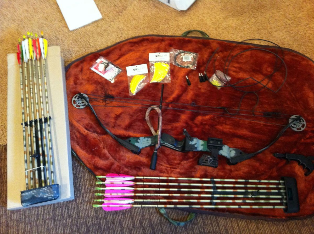 PSE Thunder Flite Express Bow Game Sport Series Includes Arrows