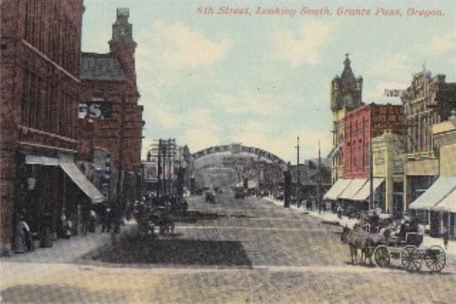 Grants Pass Oregon 6th Street Looking South Postcard