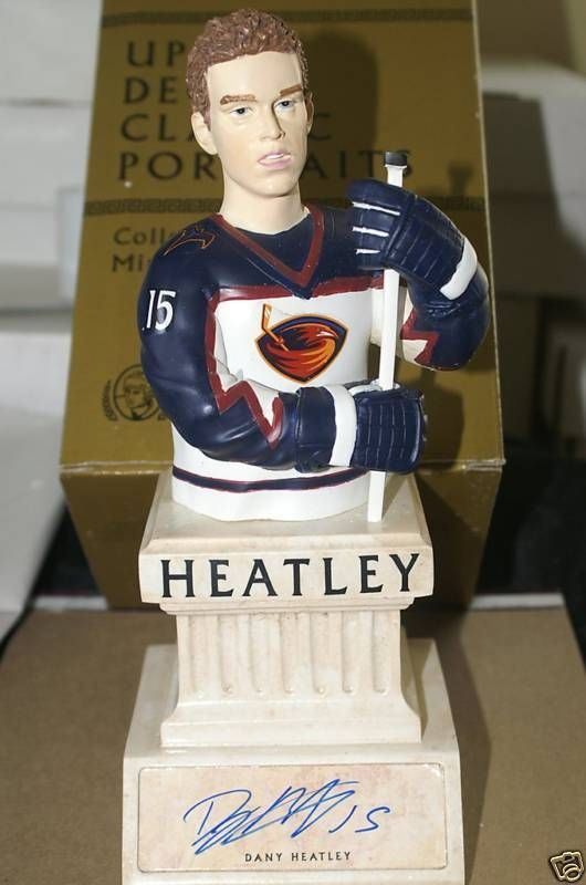  02 03 UD Portraits Dany Heatley Auto Mini Bust