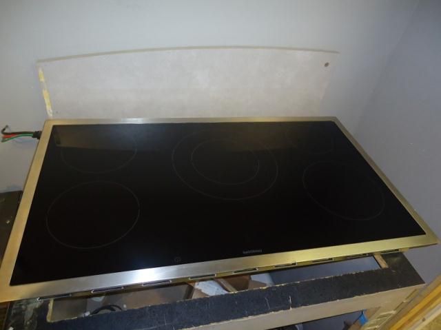 Gaggenau 36 Induction Cooktop CI491612 with Scratches and Missing A