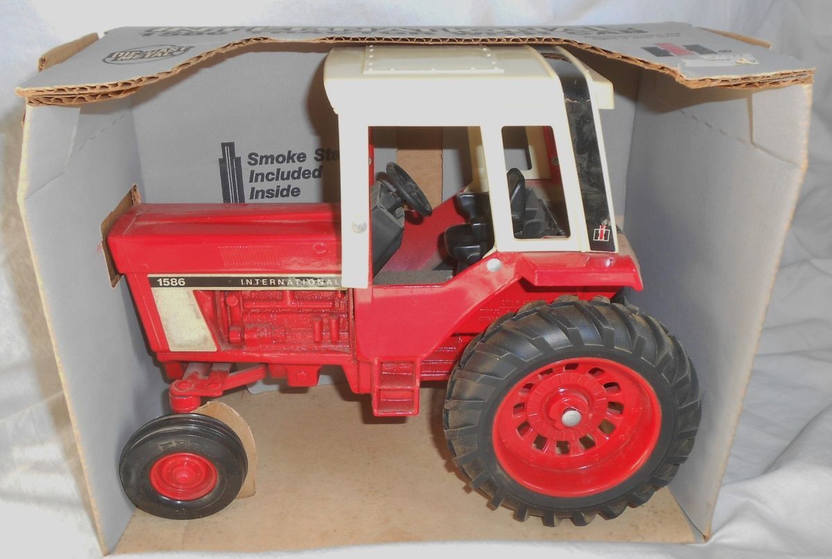 Ertl 1 16 International 1586 Cab Tractor in Original Box 463