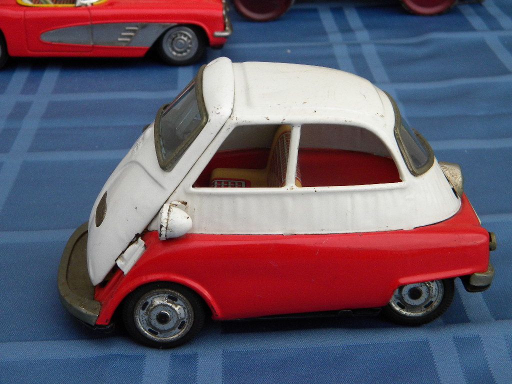  Tin Friction 1950s BMW Isetta 1 Door Sedan Toy Car Red Wht