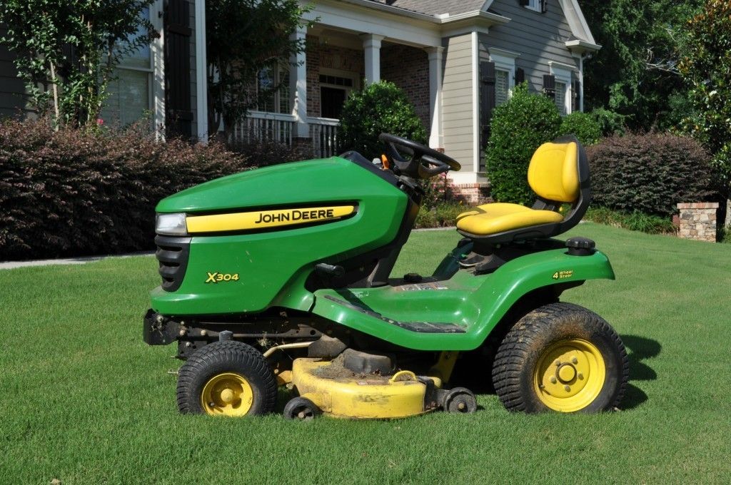 Lawn Tractors John Deere  