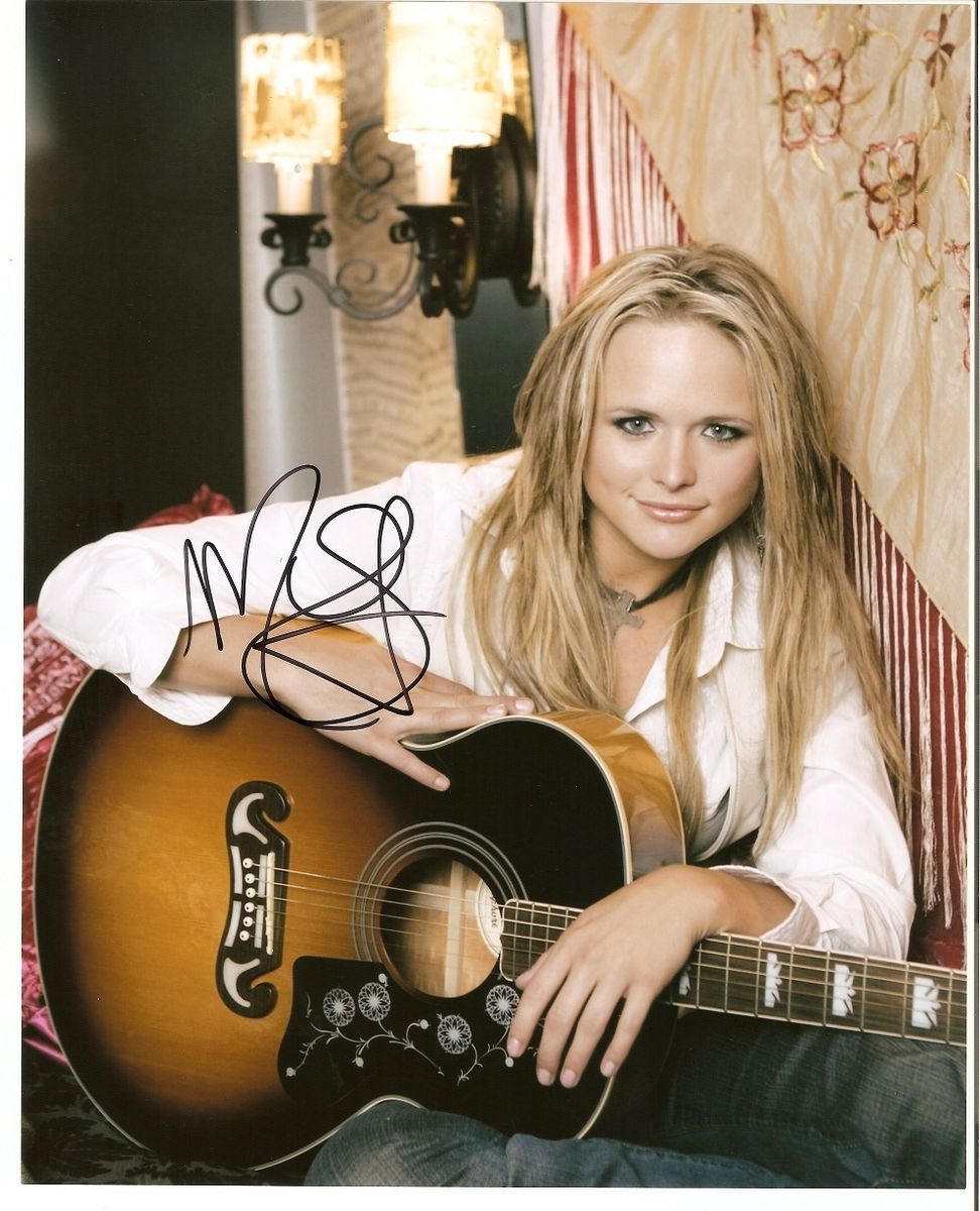 Miranda Lambert Autographed Color 8 x 10