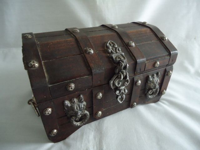 Lockable Wooden Pirates Treasure Chest Jewelry Trinket Box
