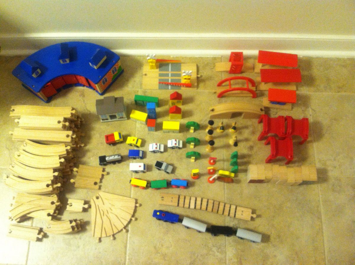 Lot of 125 Pieces Thomas Brio Compatible Wooden Train Set Buildings