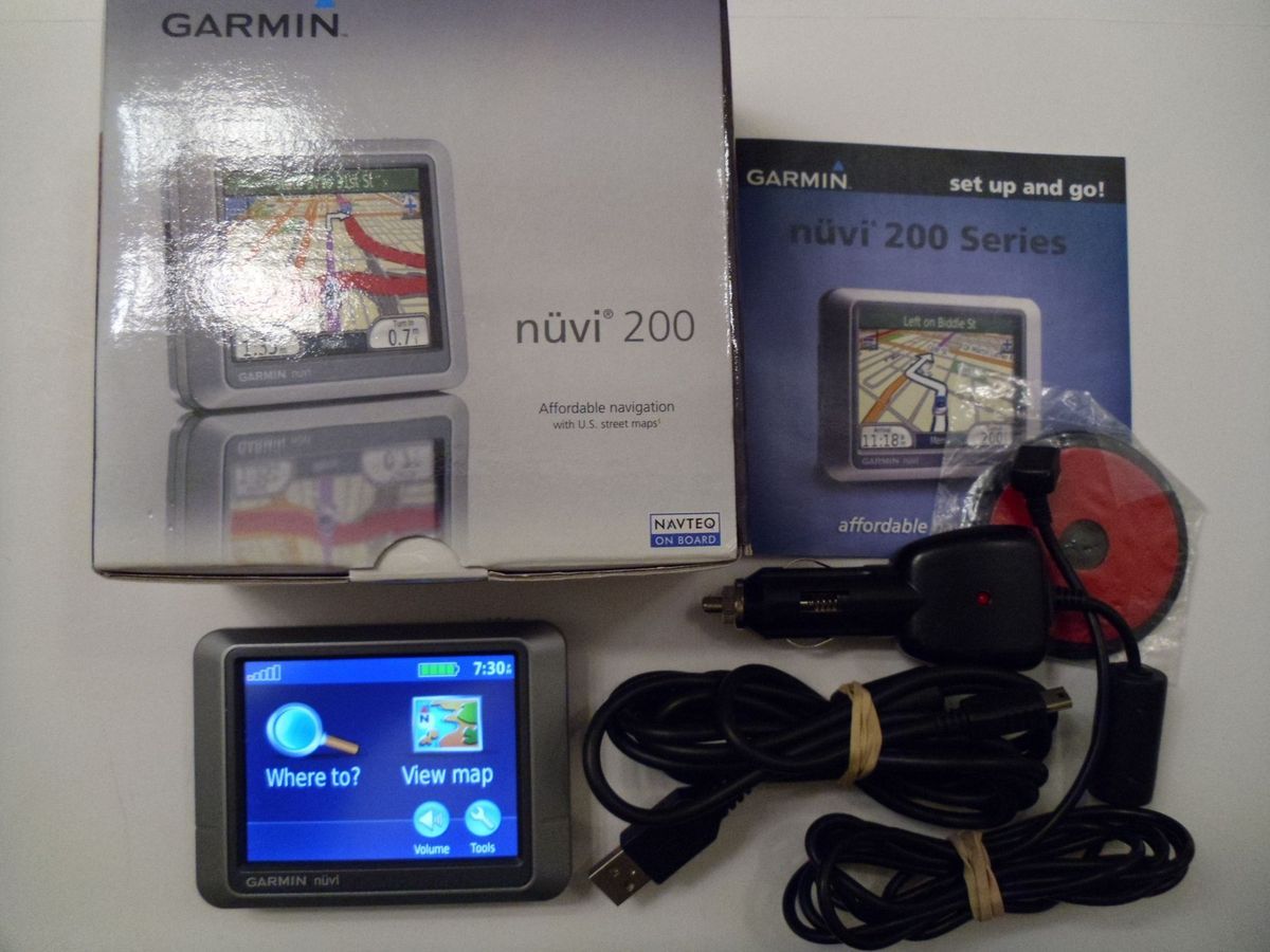 2012 40 Maps Garmin Nuvi 200 GPS Bundle Charger Mount Warranty Fast US
