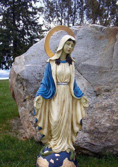 Close Out Blow Out Sale Virgin Mary Garden Statue