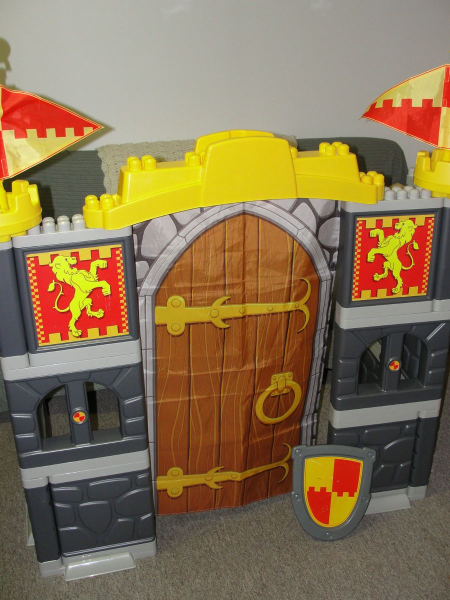 Mega Bloks Mega Play Adventure Castle Child Size – Rare Collectible