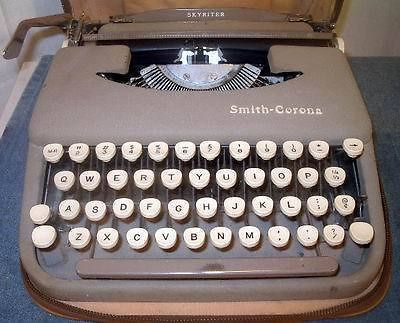 Vintage 40s 50s Smith Corona Skyriter Typewriter in Original Case
