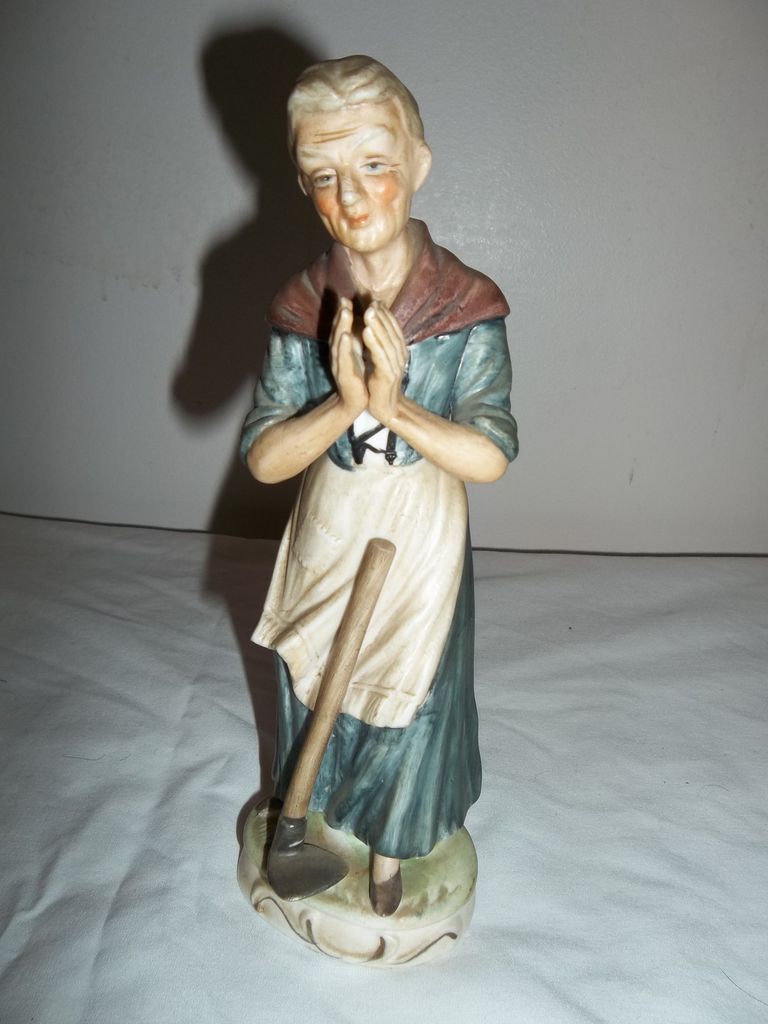 ARDCO UNIQUE CERAMIC OLD FARM WOMEN WITH HOE FIGURINE JAPAN