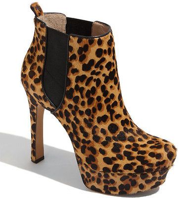 VINCE CAMUTO BAILEYS ANIMAL PRINT BOOTIE / MADDEN / SIMPSON / DAGGER