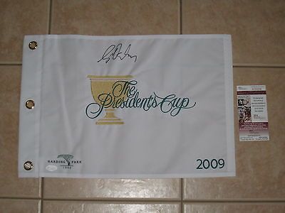 Geoff Ogilvy signed 2009 Presidents Cup PGA Tour Golf Flag JSA Harding