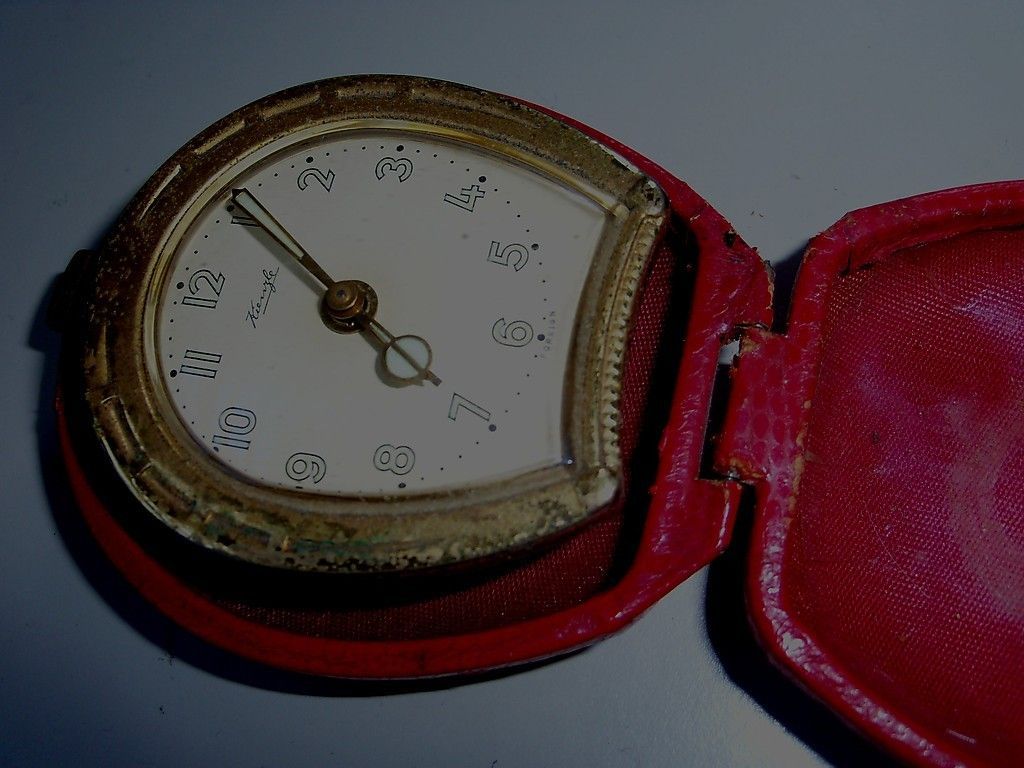 Clock travel alarm mechanical KIENZLE red case HORSESHOE shape RARE