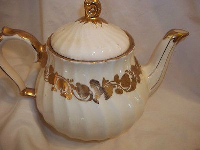 Antique porcelain Tea pot Sadler English