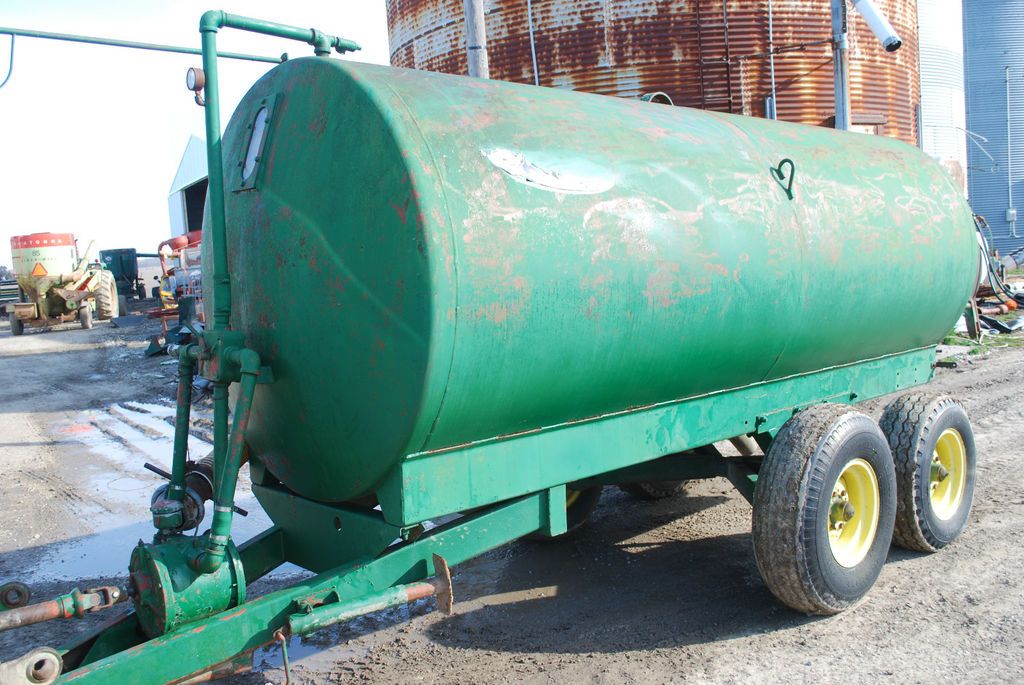 BADGER 1500 LIQUID MANURE SPREADER NICE SHAPE WORKS GOOD 540 PTO