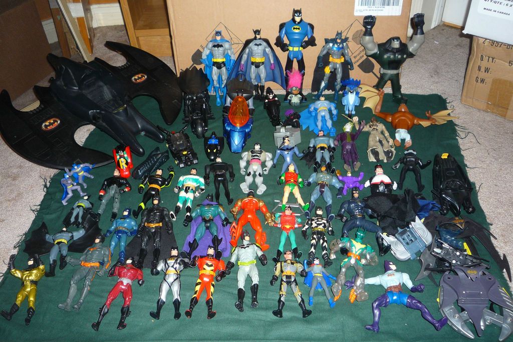 71pc Batman Toy Lot 42 Action Figures 18 Acces. Batwing Bikes DC