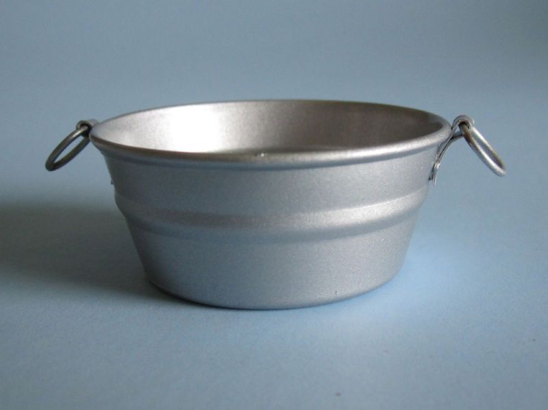 DOLLHOUSE MINIATURE METAL SILVER WASHTUB