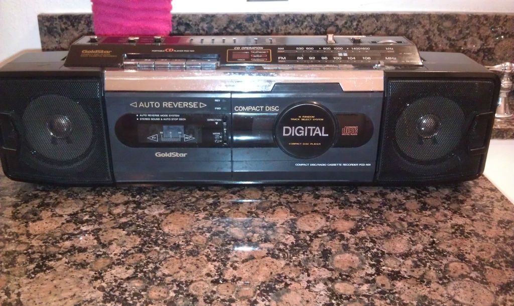 VINTAGE VTG GOLDSTAR CD PORTABLE BOOMBOX RADIO CASSETTE GHETTOBLASTER