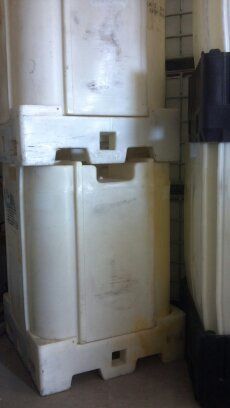 Clawson Rock 275 and 330 Gallon Chemical Totes 275 IBC Schutz Tote