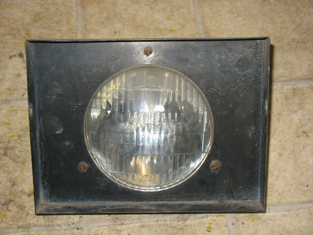 86 CUSHMAN 22HP TRUCKSTER RH HEADLIGHT & HOUSING