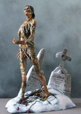 WRIGHTSON Im Back ZOMBIE   PAINTED MODEL   SIDESHOW