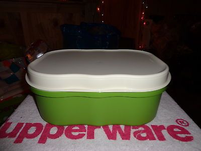 Tupperware Brand New Green / Creme 6 QT Ham Poultry Roast Keeper Bread