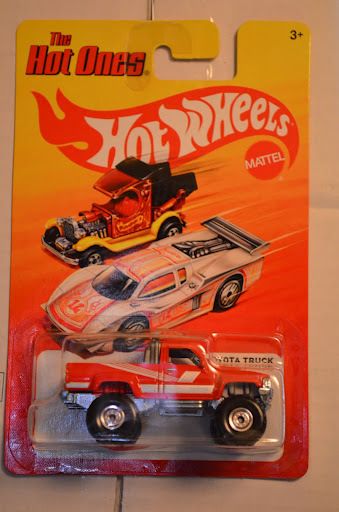 87 Toyota Truck Red Hot Ones P Case Hot Wheels 2012