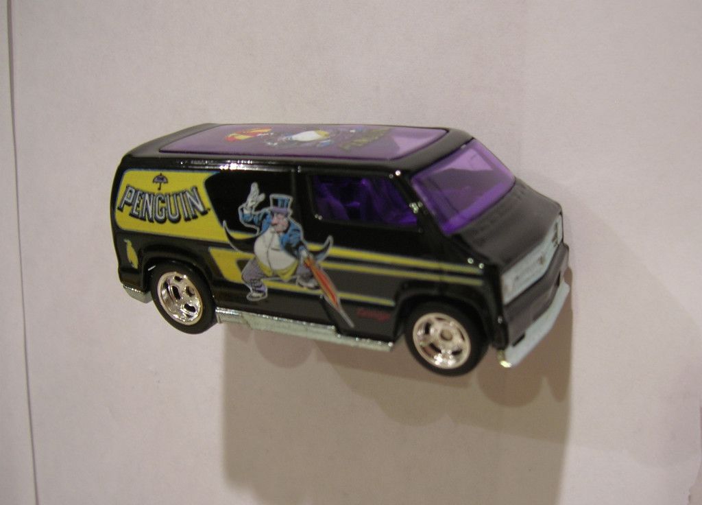 Nostalgia DC Comics Custom 77 Dodge Van Penguin Hot Wheels 2011