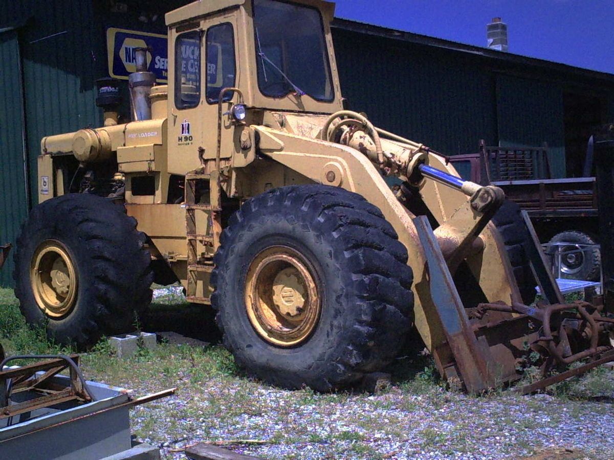 IH International H 90 E Wheel Loader with Forks