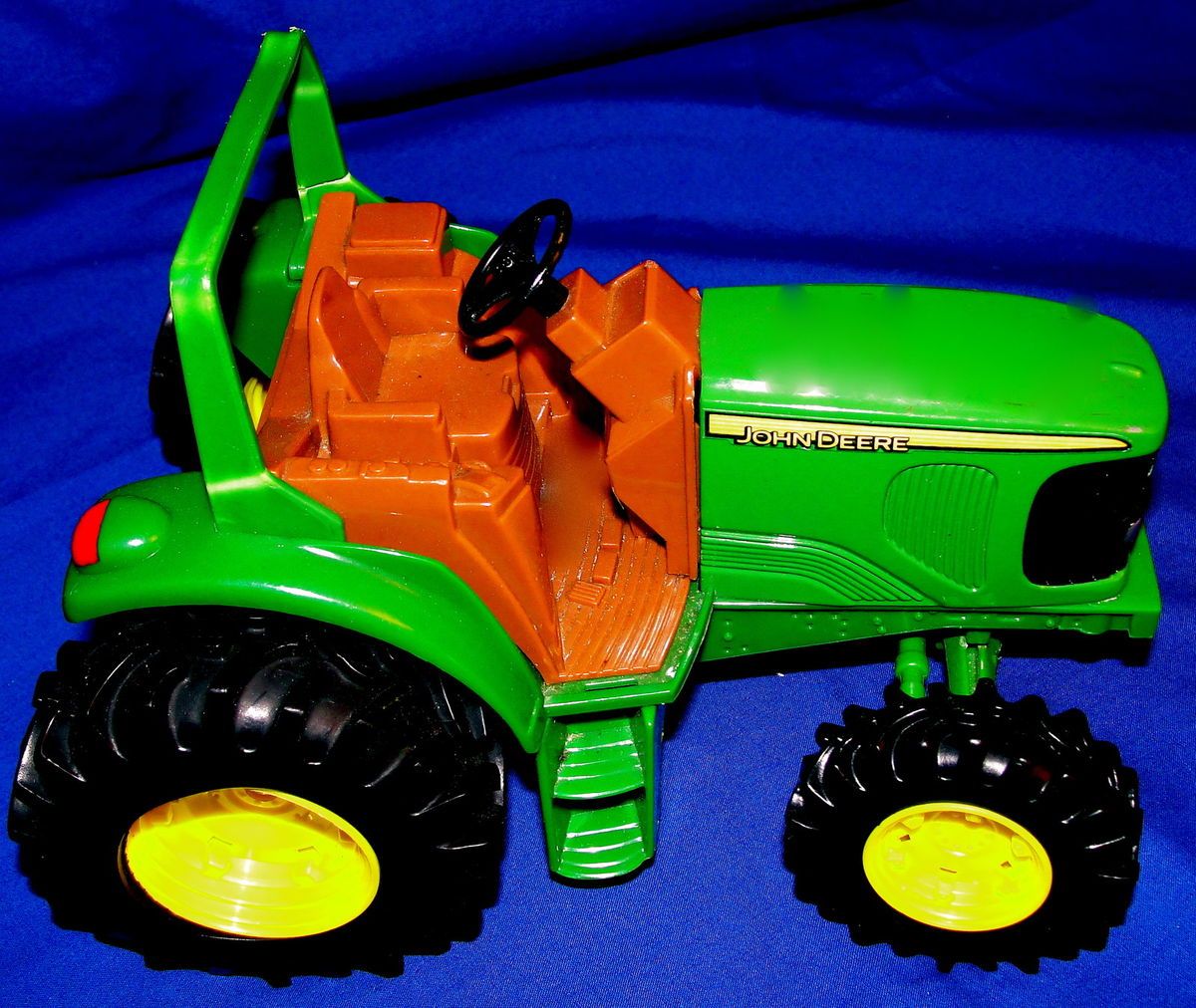  DEERE 0637000 DIECAST METAL TRACTOR MOVING STEERING FRONT WHEELS EUC