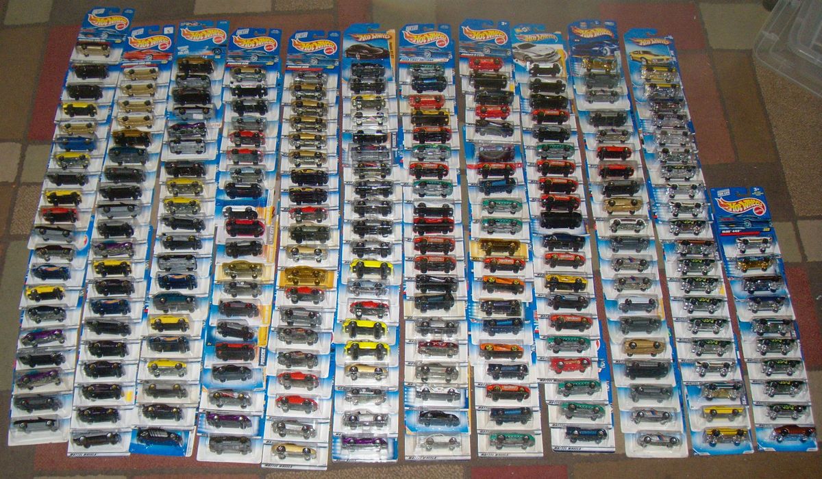 Lot of 230 Hot Wheels   BMW   PORSCHE   JAGUAR   MERCEDES   OLDS 442